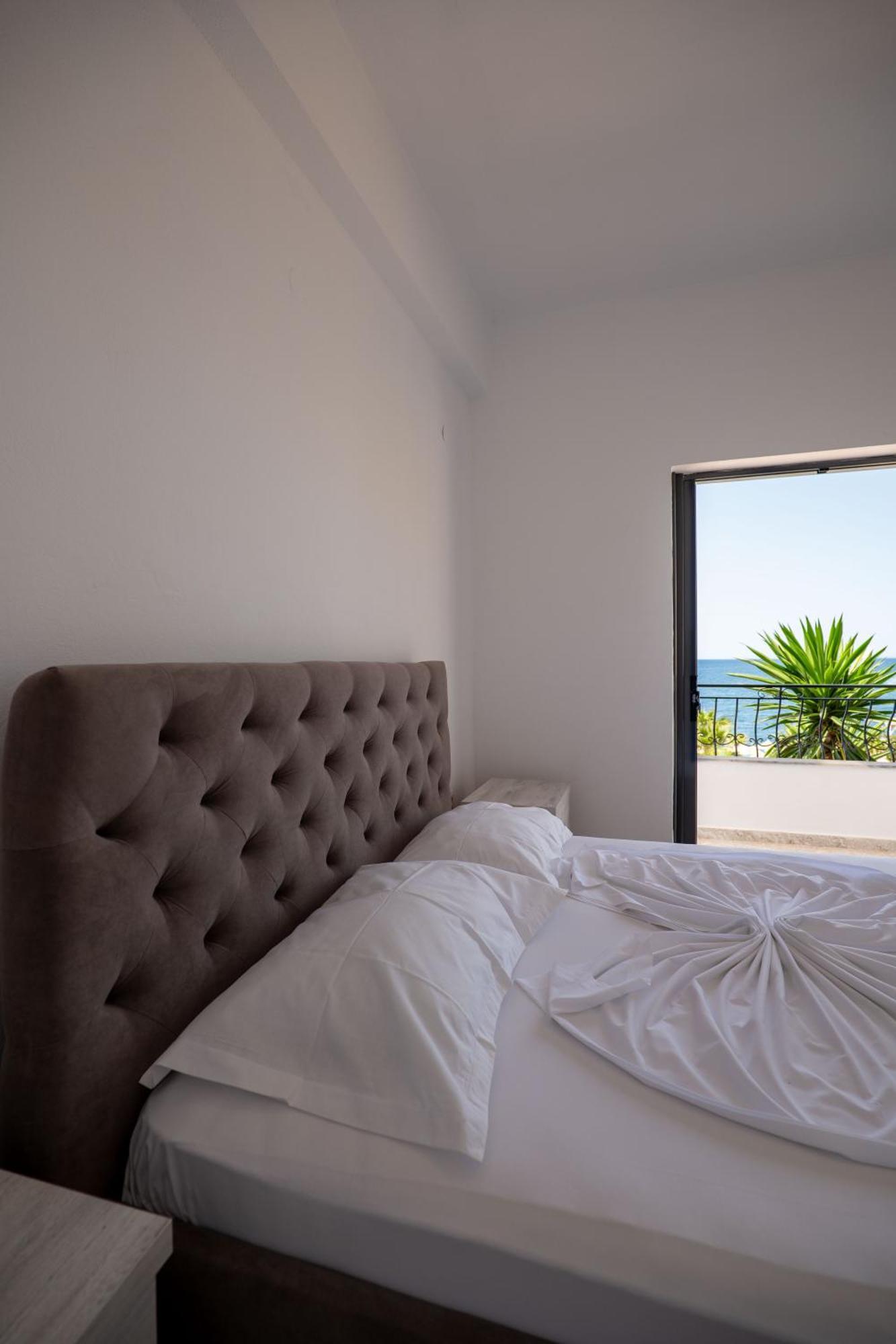 Sunset Aparthotel Sarandë Exterior foto