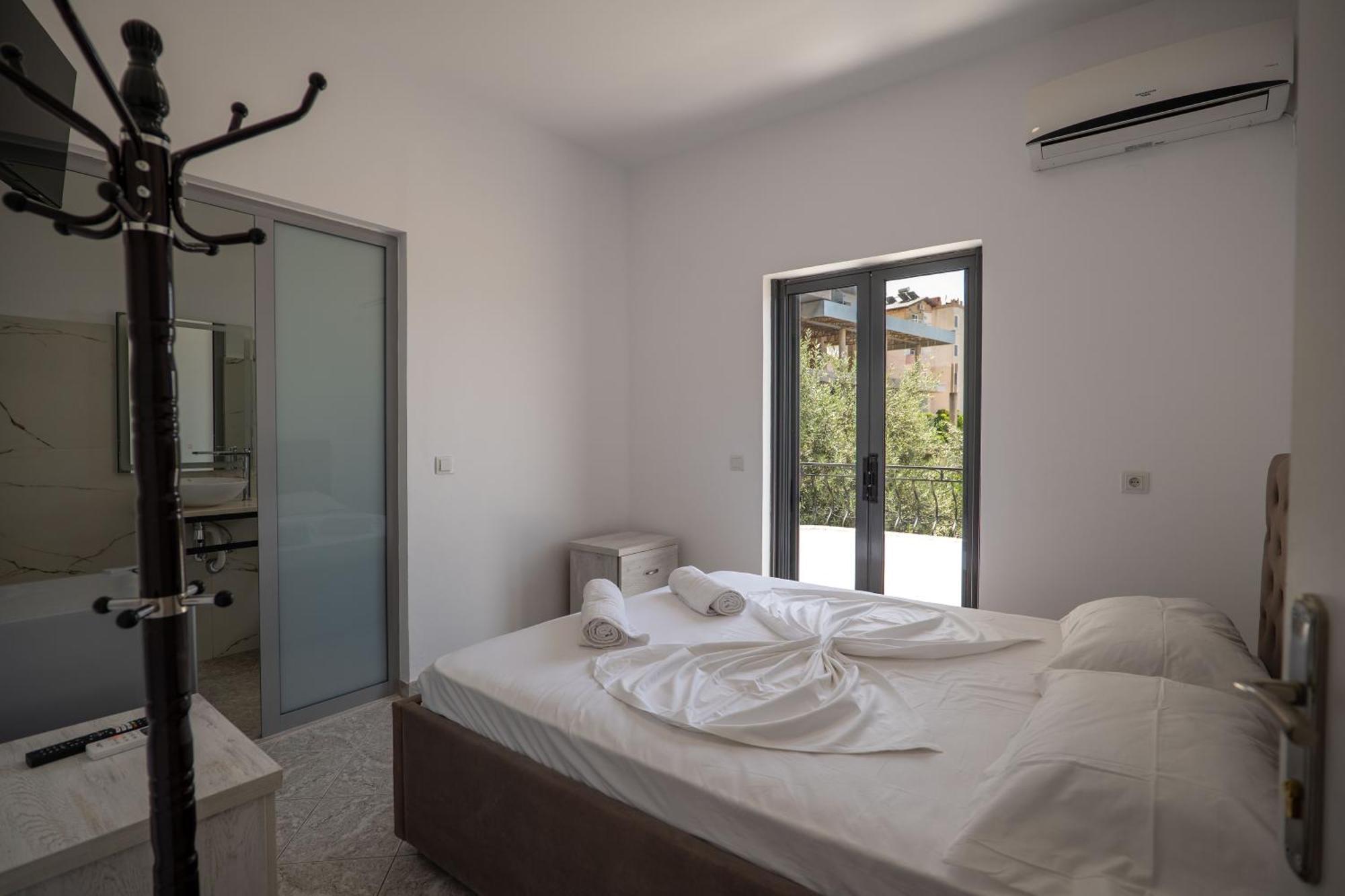 Sunset Aparthotel Sarandë Exterior foto