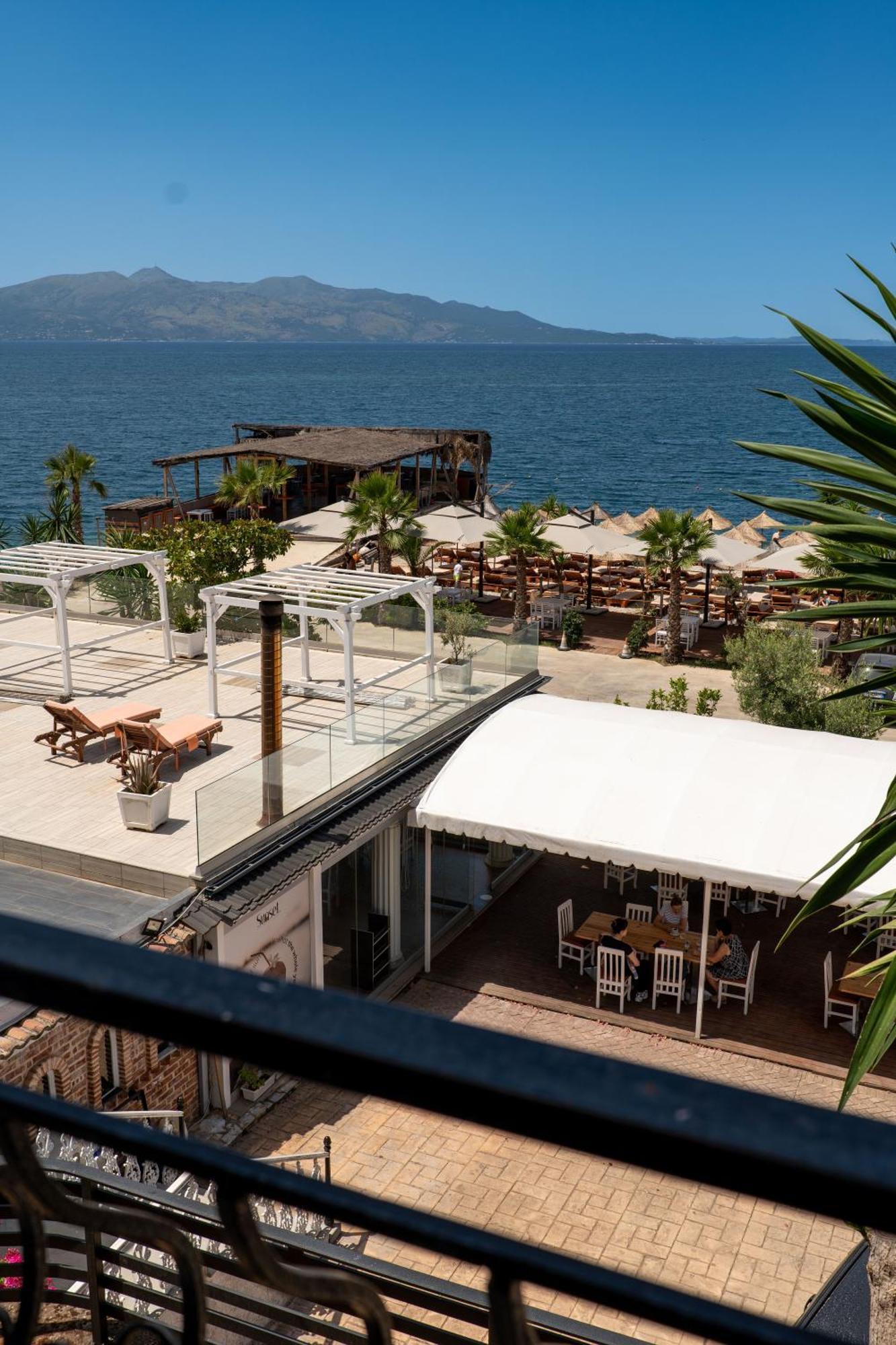 Sunset Aparthotel Sarandë Exterior foto