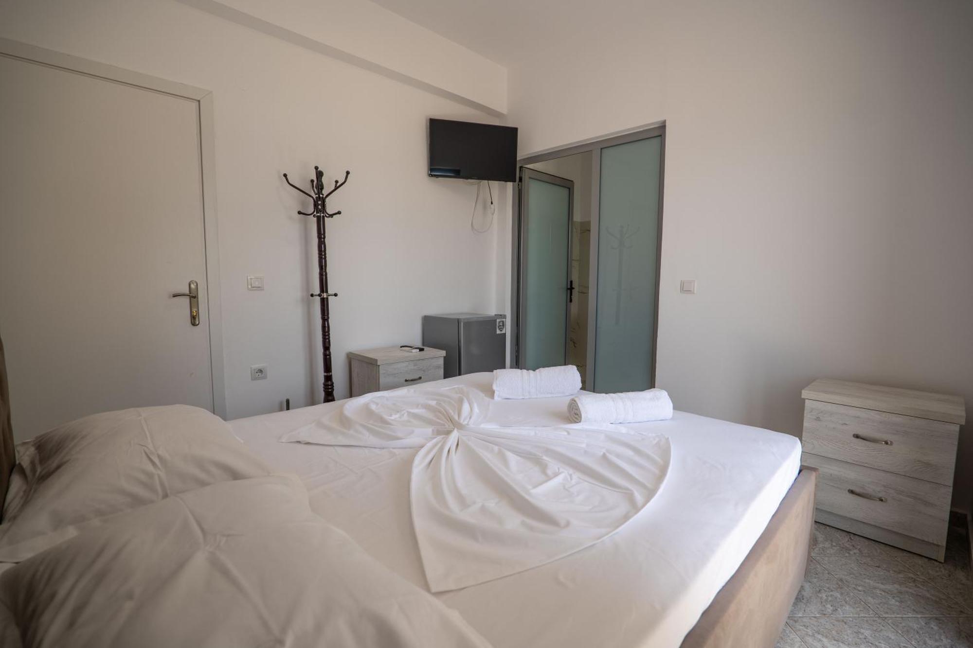 Sunset Aparthotel Sarandë Exterior foto